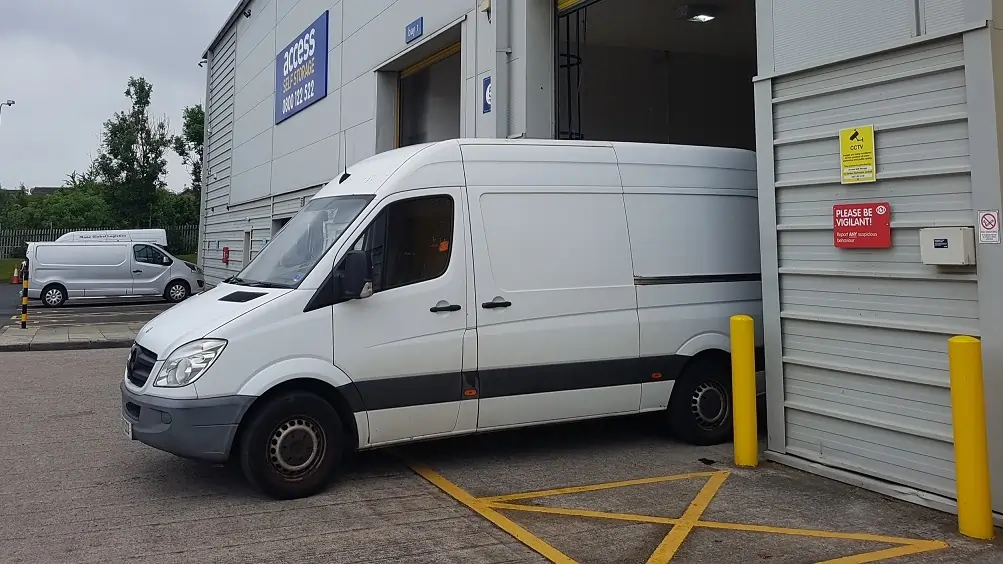Professional house removals van in Woodside